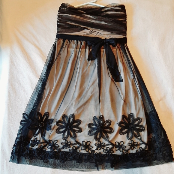 Mystic Black Beige Lace Floral Strapless Cocktail Midi Dress w Ribbon, Size S - Picture 3 of 12